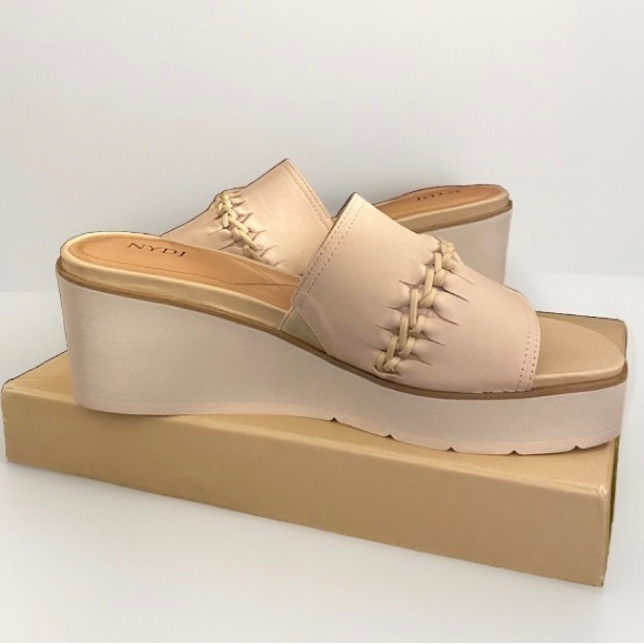 NYDJ Womens Rory Ivory Nubuck Wedges Size 8.5 M WORN ONCE Like New - Picture 2 of 8